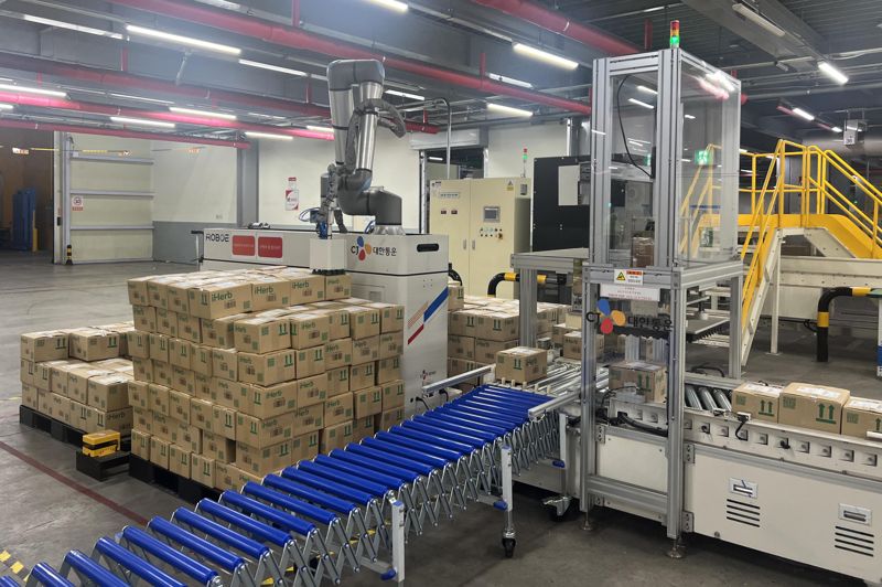 CJ대한통운, ‘이동형 로봇 팔레타이저’ 상용화…물류센터 자동화 박차