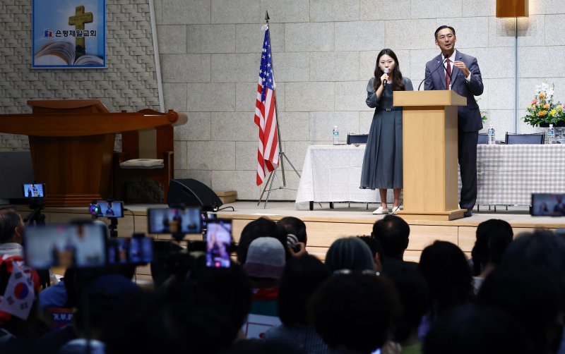 "사실 모스 탄은 CIA 요원"…한국 또 뒤흔드는 '가짜뉴스 밈'