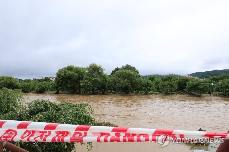 범람한 공주 유구천 (출처=연합뉴스)