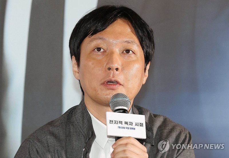 인사말하는 김병우 감독 (출처=연합뉴스)