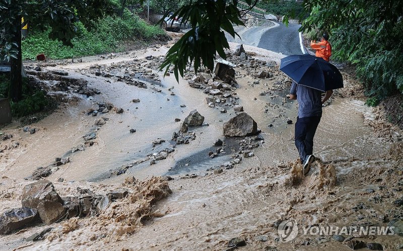 산사태 발생한 청도군 민가 (출처=연합뉴스)