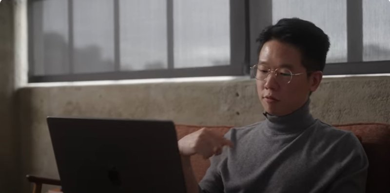 정형원 박사가 오픈AI o1 모델이 외계어식 한국어를 영어로 번역하는 모델 성능을 직접 시연하고 있다.(유튜브 갈무리)