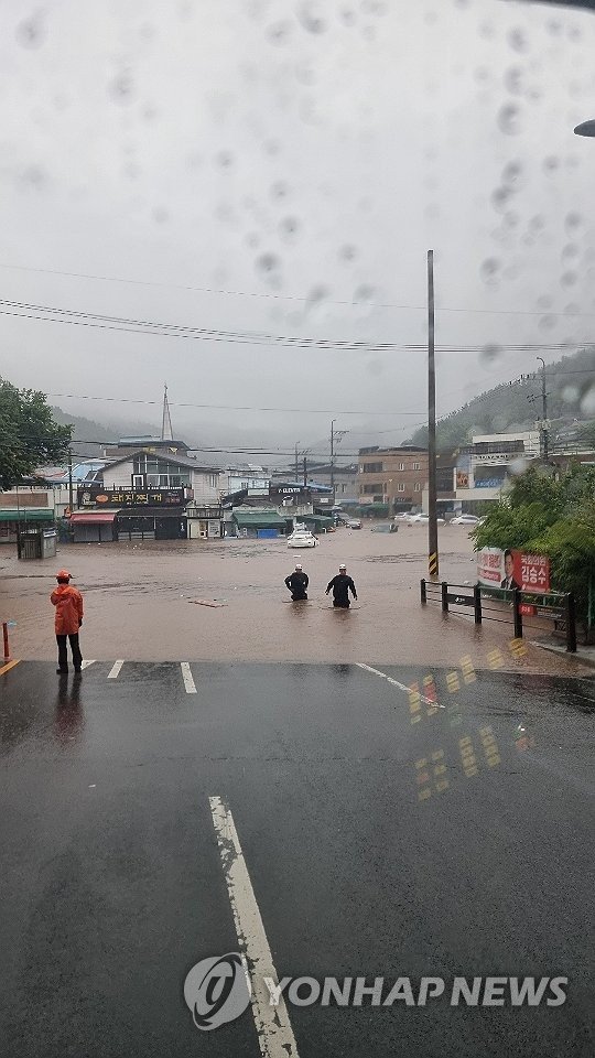 대구 북구 노곡동 침수…차량 다수 잠겨 (출처=연합뉴스)