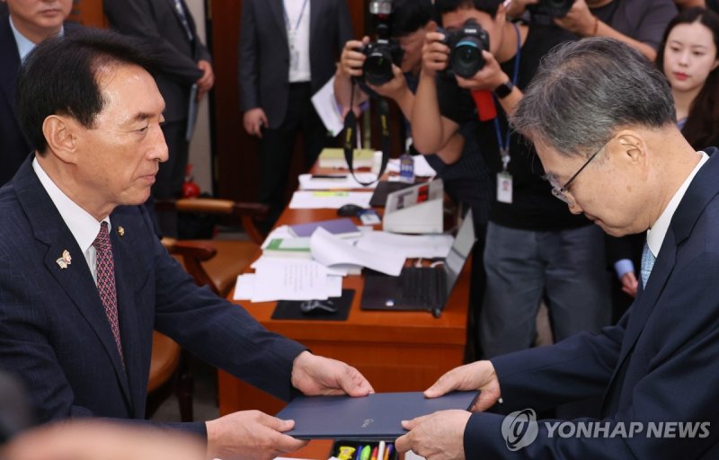 野 '청문보고서 채택 전면보류'에 與 "국정발목잡기"…대치 격화(종합)