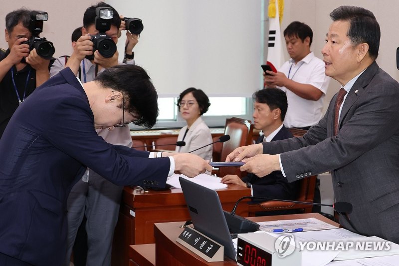 野 '청문보고서 채택 전면보류'에 與 "국정발목잡기"…대치 격화(종합)