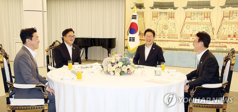 이재명 대통령, 국회의장-국무총리와 만찬 (출처=연합뉴스)