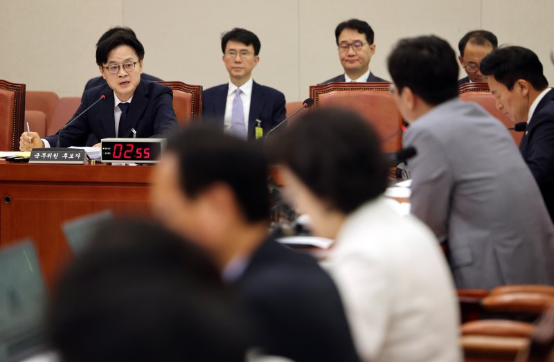 [서울=뉴시스] 김명년 기자 = 김정관 산업통상자원부 장관 후보자가 17일 오전 서울 여의도 국회 산업통상자원중소벤처기업위원회에서 열린 인사청문회에서 질문에 답하고 있다. 2025.07.17. kmn@newsis.com