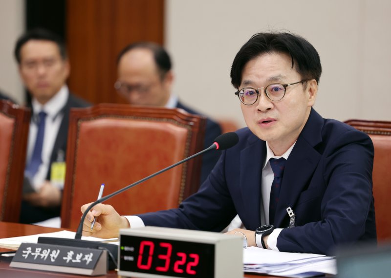 [서울=뉴시스] 김명년 기자 = 김정관 산업통상자원부 장관 후보자가 17일 오전 서울 여의도 국회 산업통상자원중소벤처기업위원회에서 열린 인사청문회에서 발언하고 있다. 2025.07.17. kmn@newsis.com