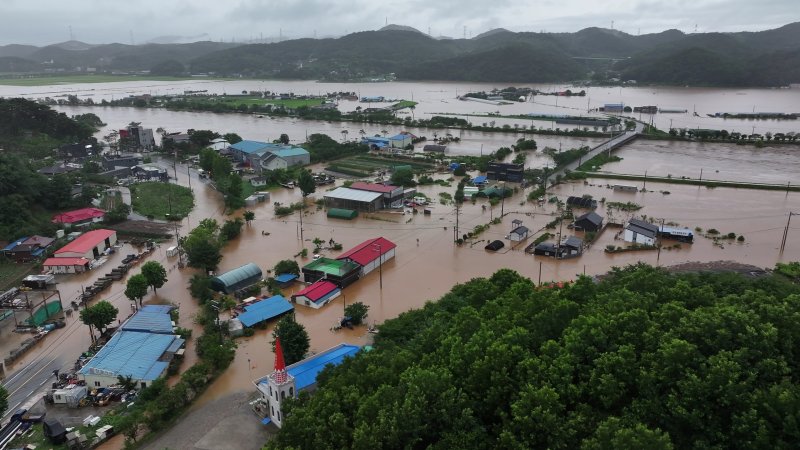[당진=뉴시스] 17일 이틀간 내린 호우로 침수된 당진시 행정동 일대 모습. (사진=당진시 제공) 2025.07.17. photo@newsis.com *재판매 및 DB 금지
