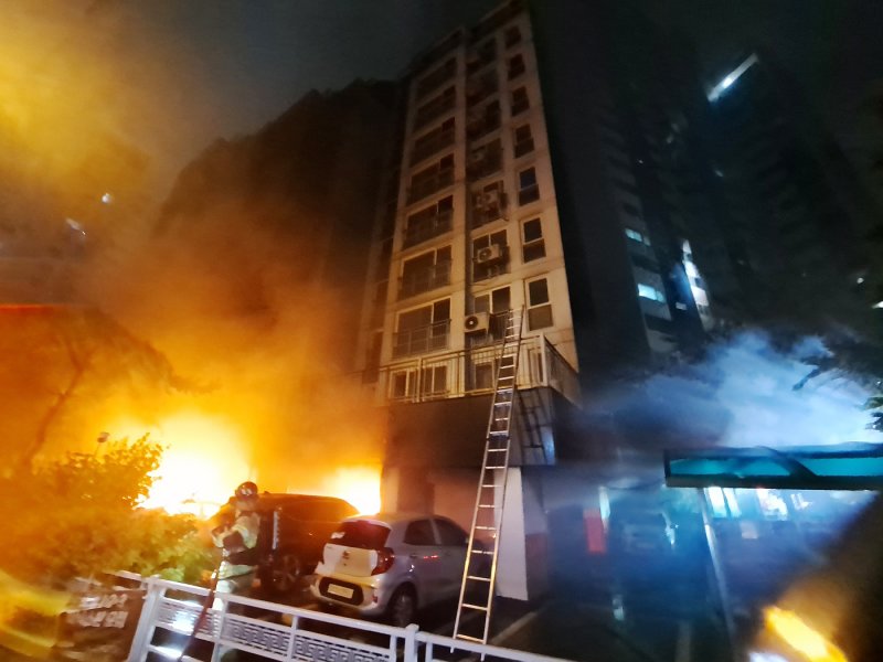 '거대한 아궁이' 같은 필로티…광명아파트 화재로 다시 소환된 '필로티 구조' [영상]