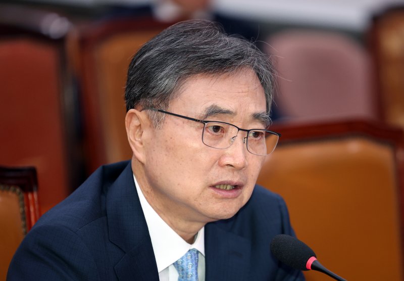 [서울=뉴시스] 고승민 기자 = 조현 외교부 장관 후보자가 17일 서울 여의도 국회 외교통일위원회에서 열린 인사청문회에서 의원 질의에 답하고 있다. 2025.07.17. kkssmm99@newsis.com