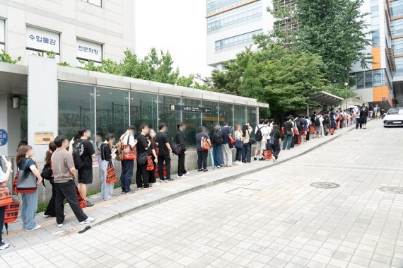 안정된 미래 찾는 청년들, 공무원 시험 시장 다시 활발히 움직인다
