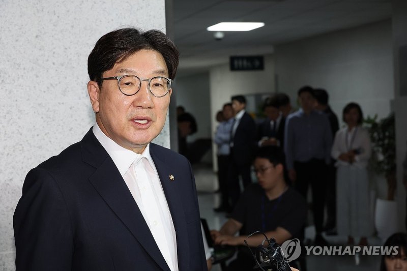 압수수색 관련 입장 밝히는 권성동 의원 (출처=연합뉴스)