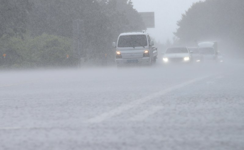 제주 항공편 결항·지연 속출.. 타지역 기상특보 영향