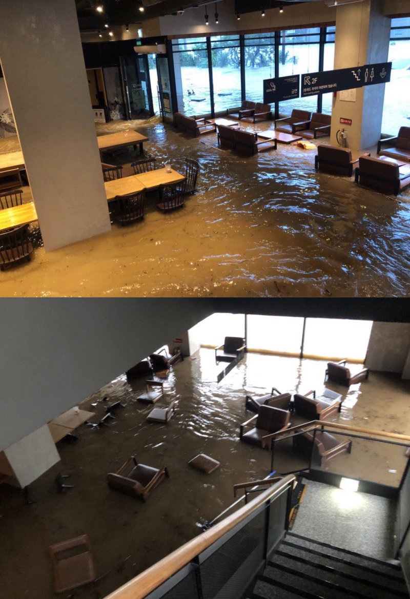 [뉴시스] 폭우 피해를 본 광주광역시의 한 스타벅스 매장 내부 사진. (출처=X) *재판매 및 DB 금지