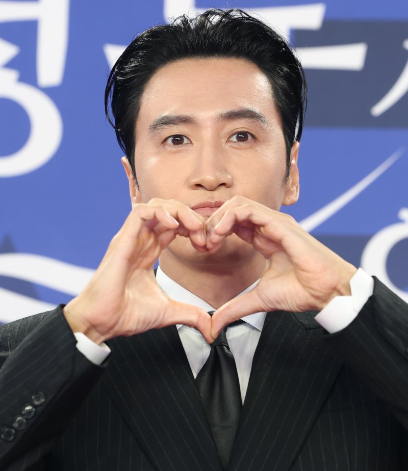 이광수, 男조연상에 울컥…길몽 꾼 도경수 [청룡시리즈어워즈]