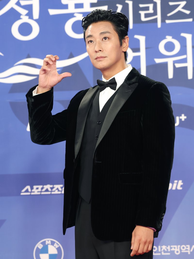 주지훈, 남우주연상…원작 옮기기 쉽지 않아 [청룡시리즈어워즈]