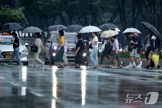 대전지방기상청은 19일 오전 3시 30분을 기해 충남 보령서천 지역에 호우특보가 발효됐다. /뉴스1 ⓒ News1 공정식 기자