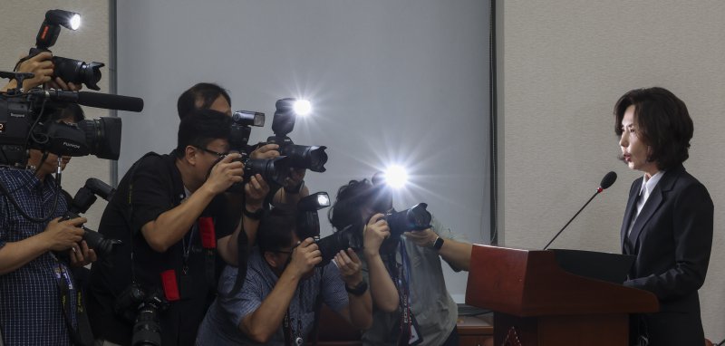 [서울=뉴시스] 조성봉 기자 = 이진숙 사회부총리 겸 교육부 장관 후보자가 16일 서울 여의도 국회 교육위원회에서 열린 인사청문회에서 모두발언을 하고 있다. 2025.07.16. suncho21@newsis.com