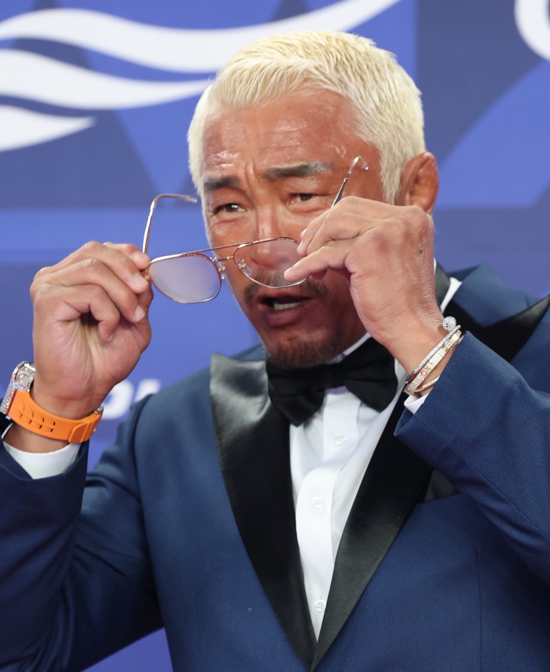 [뉴스1 ★] 추성훈 , 마초맨 ‘아조씨’의 굴욕? 안경에 강림한 예능신