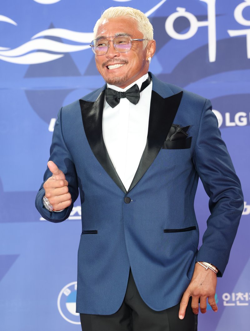 [뉴스1 ★] 추성훈 , 마초맨 ‘아조씨’의 굴욕? 안경에 강림한 예능신