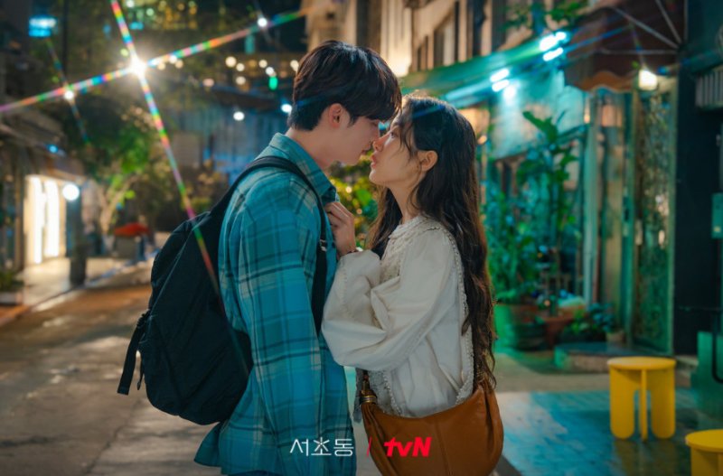 전문직도 똑같은 일상…변호사들 '먹고사니즘' 그린 '서초동' [N초점]