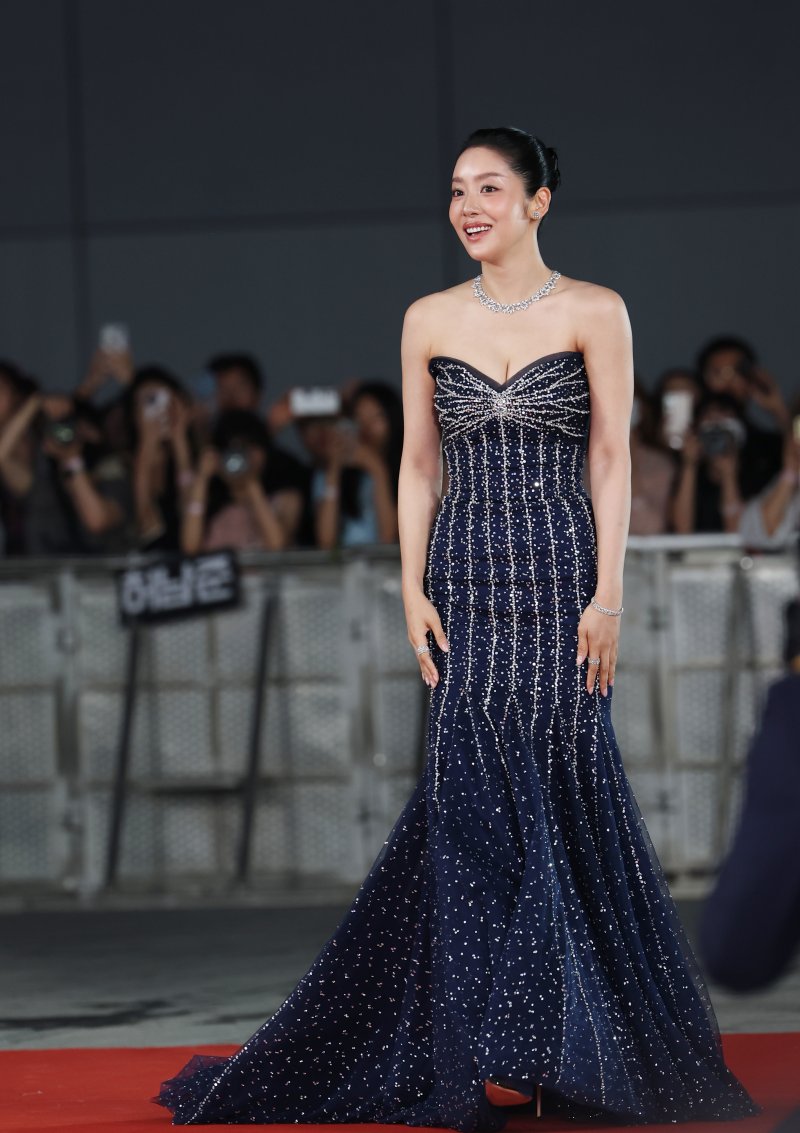 [뉴스1 ★]차주영, 매혹의 드레스 자태…레드카펫 위 ‘왕후의 환생’