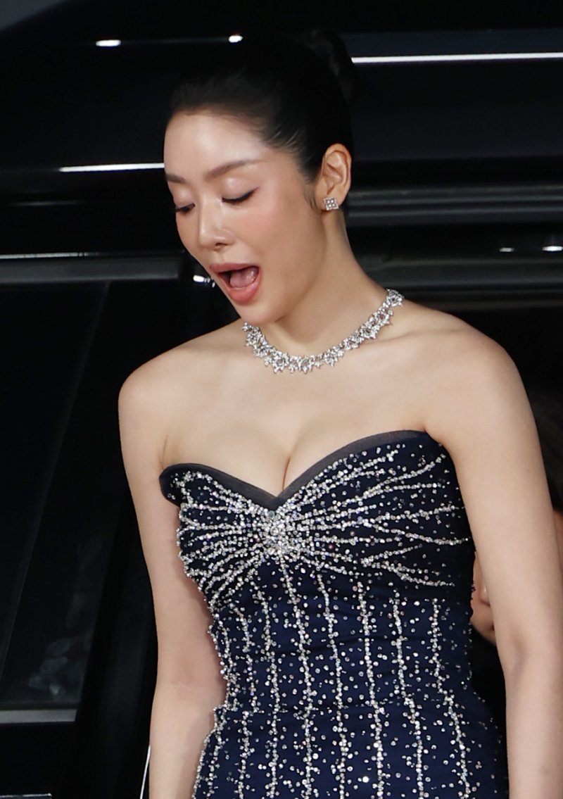 [뉴스1 ★]차주영, 매혹의 드레스 자태…레드카펫 위 ‘왕후의 환생’