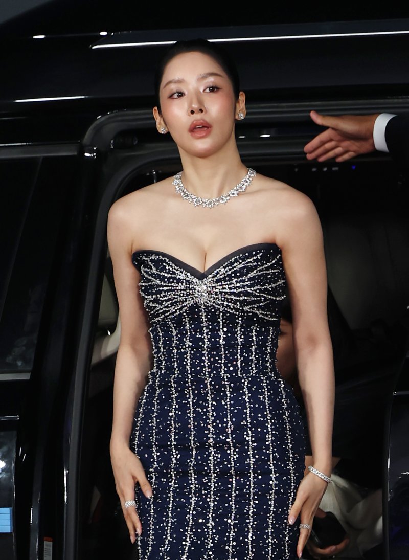 [뉴스1 ★]차주영, 매혹의 드레스 자태…레드카펫 위 ‘왕후의 환생’