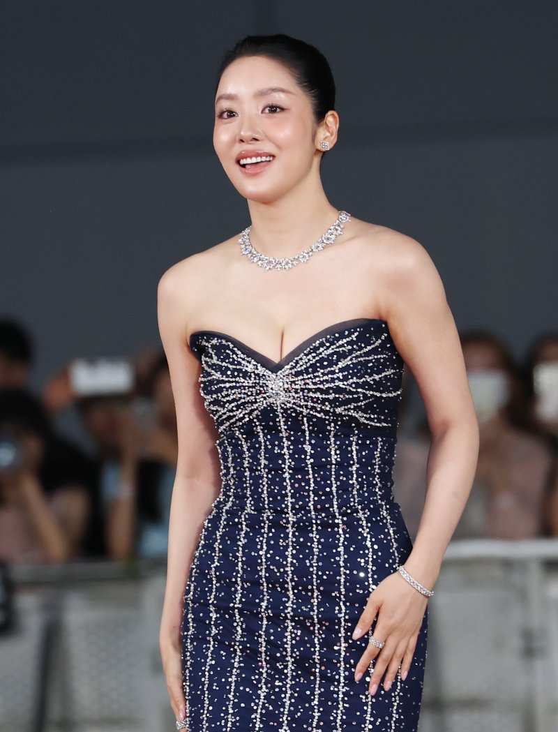 [뉴스1 ★]차주영, 매혹의 드레스 자태…레드카펫 위 ‘왕후의 환생’