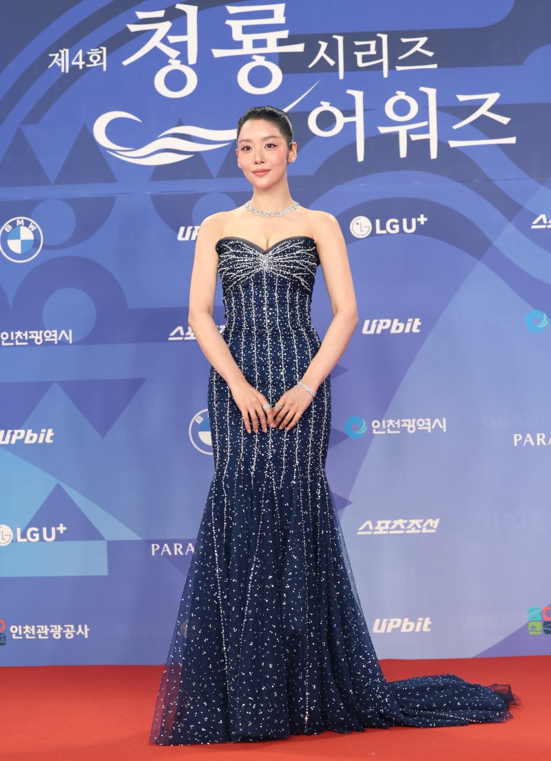 [뉴스1 ★]차주영, 매혹의 드레스 자태…레드카펫 위 ‘왕후의 환생’