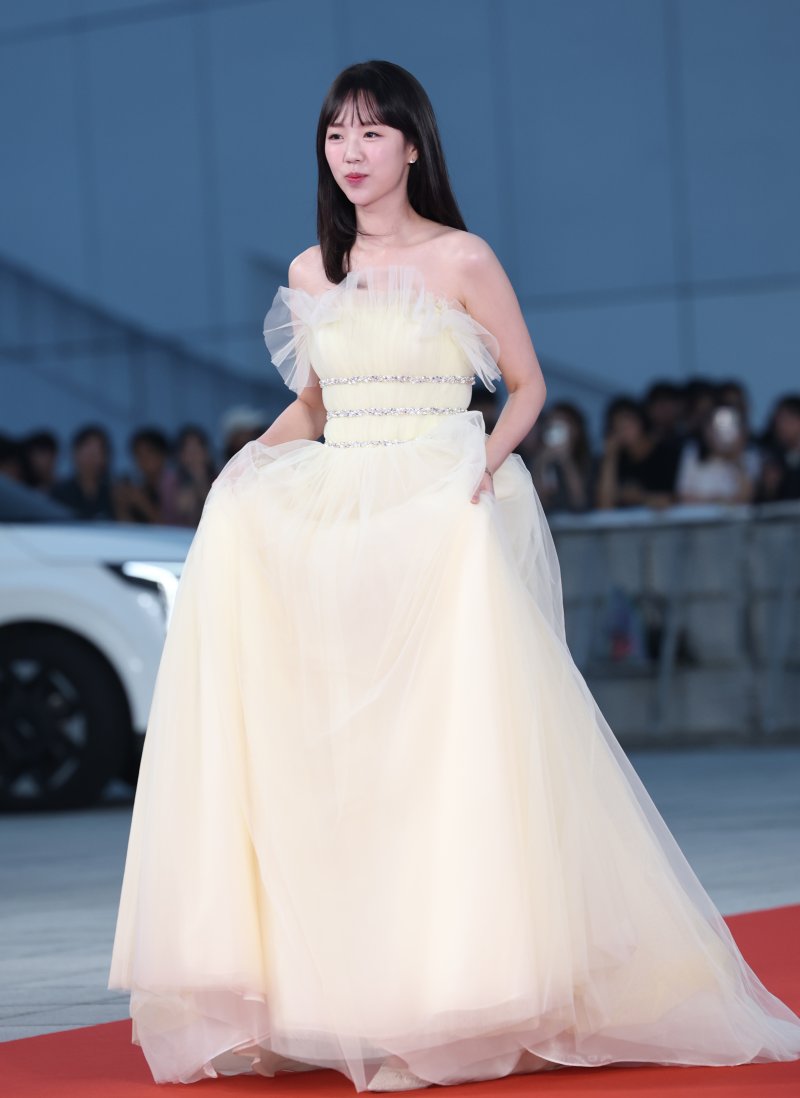 '공주' 아이유·임윤아, '섹시' 차주영·정은채…청룡 레드카펫(종합)