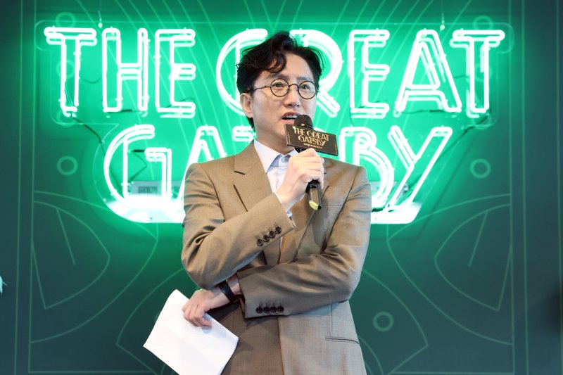 [서울=뉴시스] 박진희 기자 = 신춘수 오디컴퍼니 대표겸 프로듀서가 15일 서울 서초구 솔빛섬에서 뮤지컬 '위대한 개츠비' 서울 론칭 쇼케이스 기자간담회를 하고 있다. 2025.07.15. pak7130@newsis.com