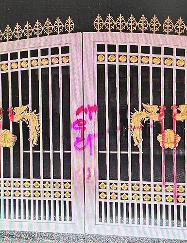 청와대 영빈문에 붉은 래커칠 ‘사우디’…범인은 40대 여성, 왜?