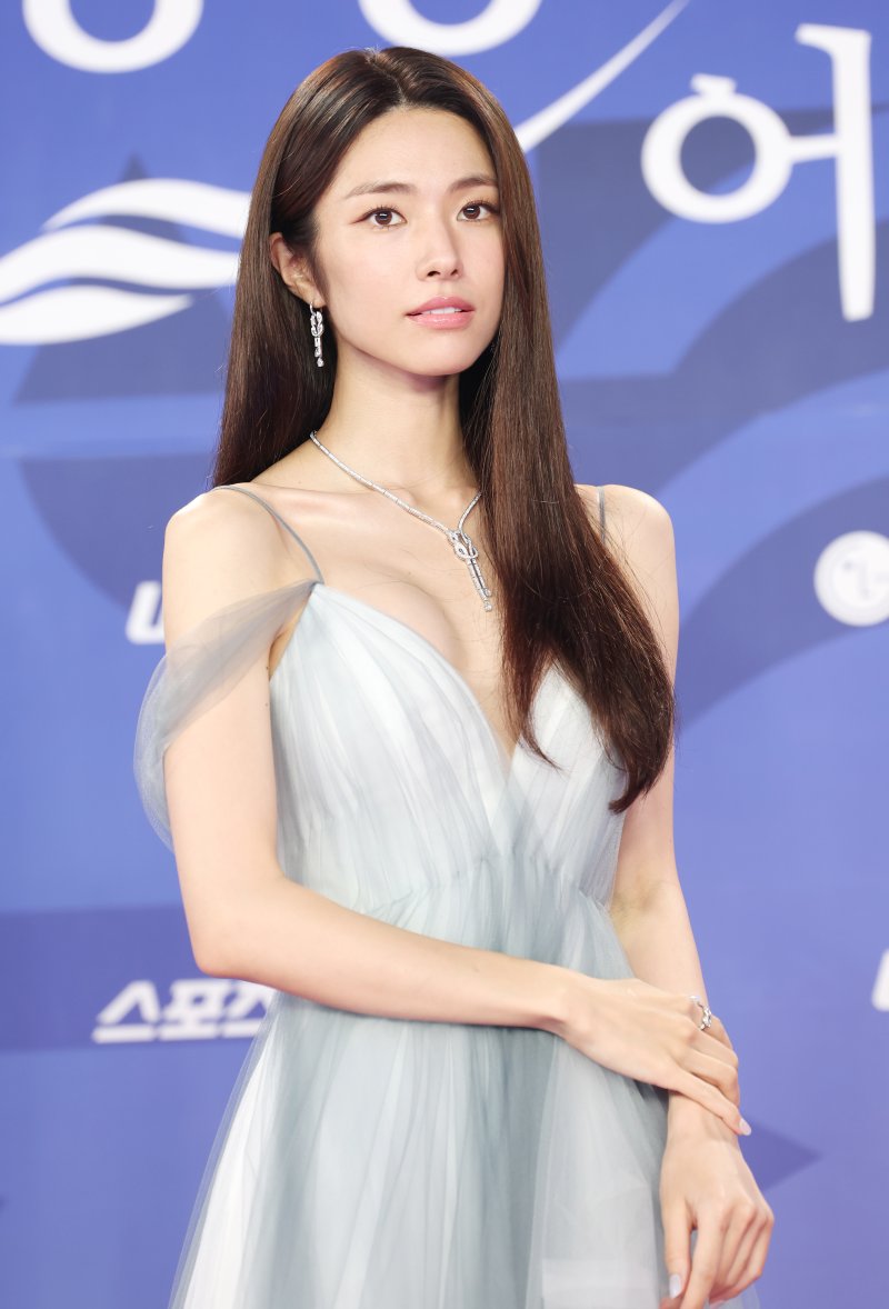 배우 바카라사이트 정보이 18일 인천 중구 파라다이스시티에서 열린 ‘제4회 청룡시리즈어워즈’에 참석해 레드카펫을 밟고 있다. 2025.7.19/바카라사이트 정보1 ⓒ News1 권현진 기자