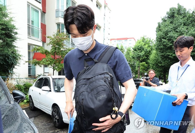 이상민 전 장관 주거지 압수수색 종료 (출처=연합뉴스)