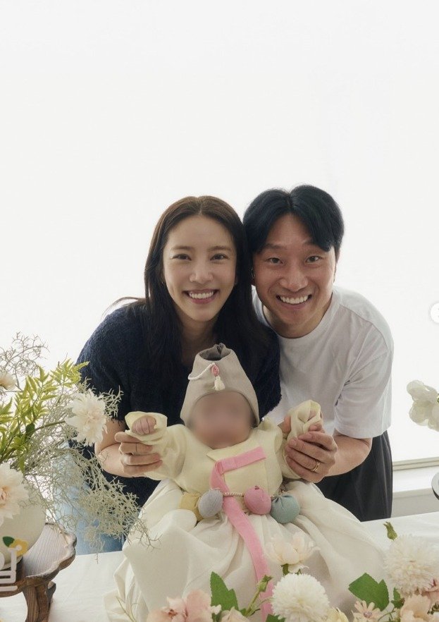 손담비 '이규혁 가스라이팅' 가짜뉴스 저격 후…딸 백일잔치 공개 