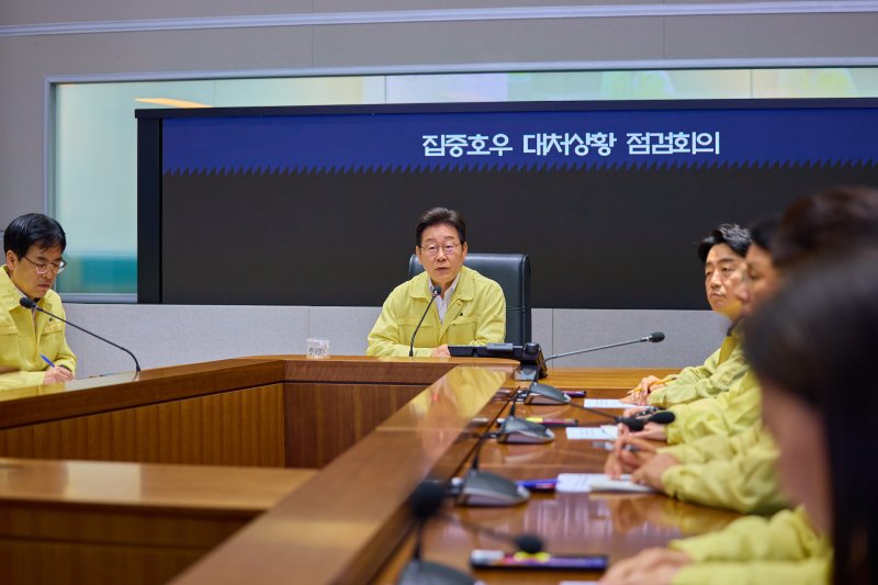이재명 대통령이 18일 서울 종로구 실시간-바카라사이트서울청사 중앙재난안전상황실 서울상황센터에서 열린 집중호우 대처상황 점검회의에서 발언하고 있다. (대통령실 제공. 재판매 및 DB금지) 2025.7.18/실시간-바카라사이트1 ⓒ News1 이재명 기자