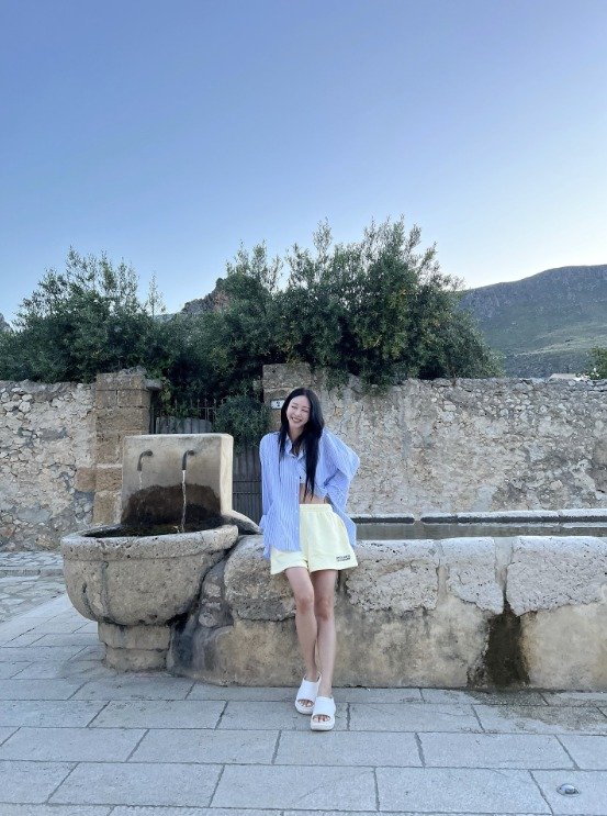 한예슬, 군살 하나 없이 쭉 뻗은 각선미 자랑