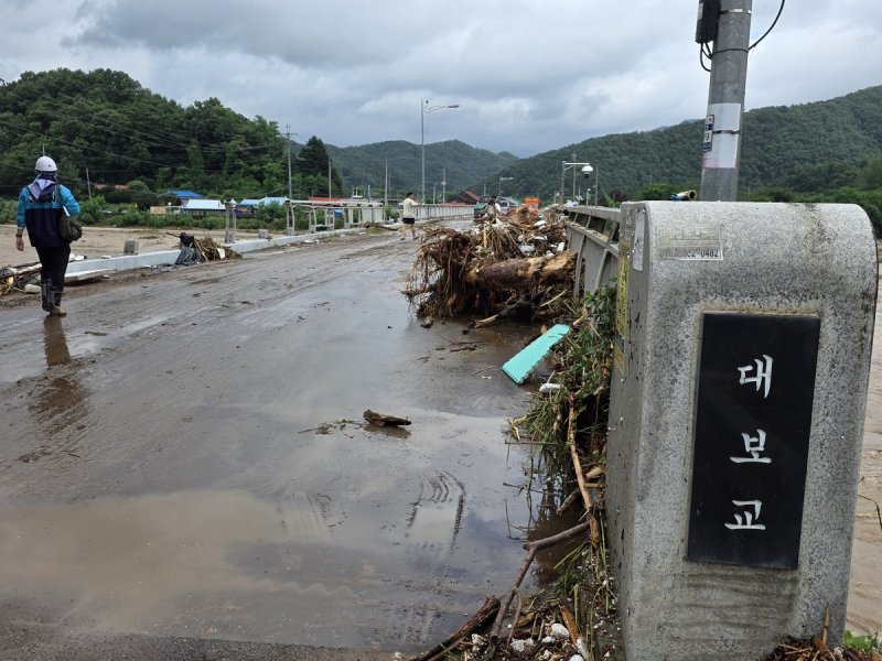 월류한 가평 조종천 대보교 (출처=연합뉴스)