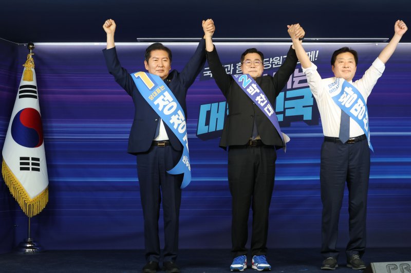 민주당 차기 대표 순회 경선…정청래, 충청 이어 영남서도 승리