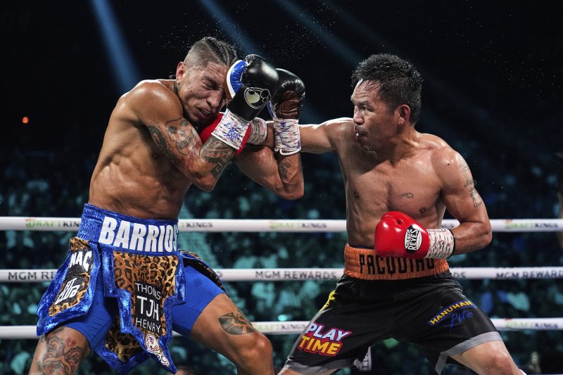 [라스베이거스=AP/뉴시스] 세계복싱평의회(WBC) 웰터급(66.68㎏) 타이틀전에서 맞붙은 매니 파퀴아오(오른쪽), 마리오 바리오스. 2025.07.19.