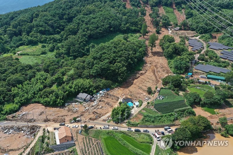 산청군 부리, 광범위한 산사태 피해 (출처=연합뉴스)