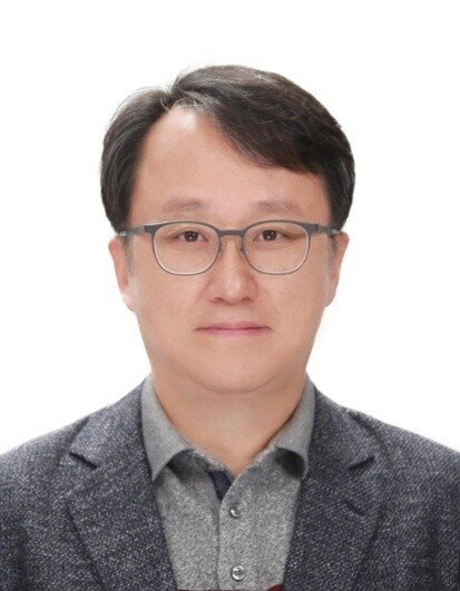 ‘계엄 옹호·李 비난’ 논란되자 강준욱 비서관 “국민께 사죄드린다”