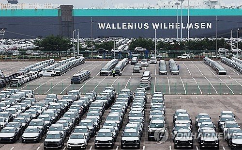수출 대기 중인 자동차 (출처=연합뉴스)