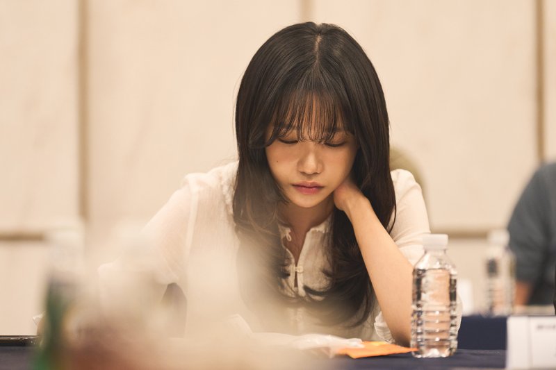 손예진, 엔터 대표된다…조유리와 넷플릭스 '버라이어티' 확정