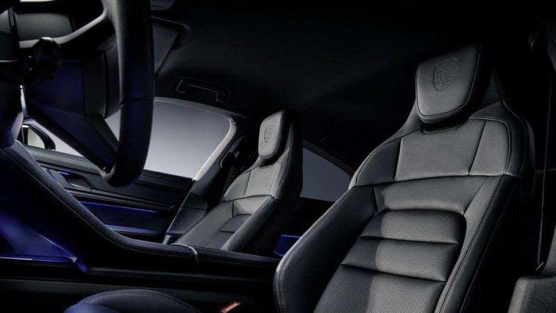 포르쉐 타이칸 블랙 에디션 실내.(포르쉐 제공)