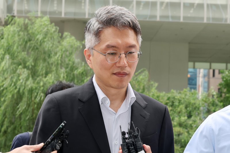 '집사 게이트' 류긍선 대표 특검 출석...'주가조작 의혹' 이종호도 조사
