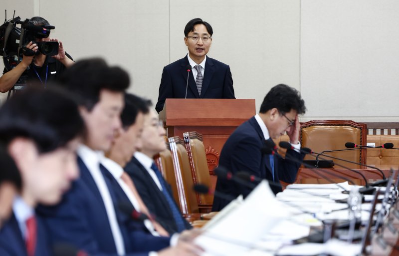 임광현 국세청장 후보자가 15일 오전 서울 여의도 국회 기획재정위원회에서 열린 국세청장 후보자 인사청문회에서 인사말을 하고 있다. 2025.7.15/뉴스1 ⓒ News1 김민지 기자