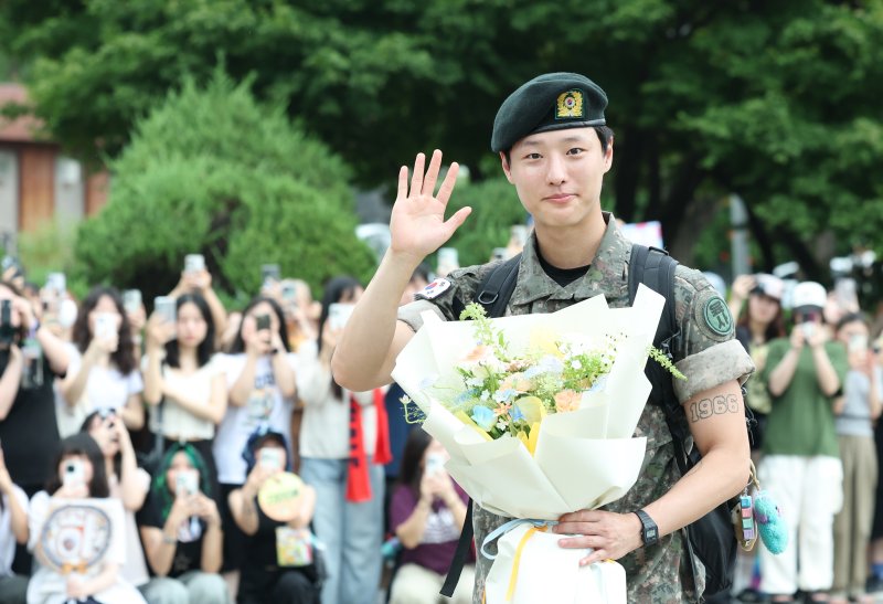 '전역' 우즈 "'드라우닝' 역주행 행복…관심 보답할 것" [N일문일답]